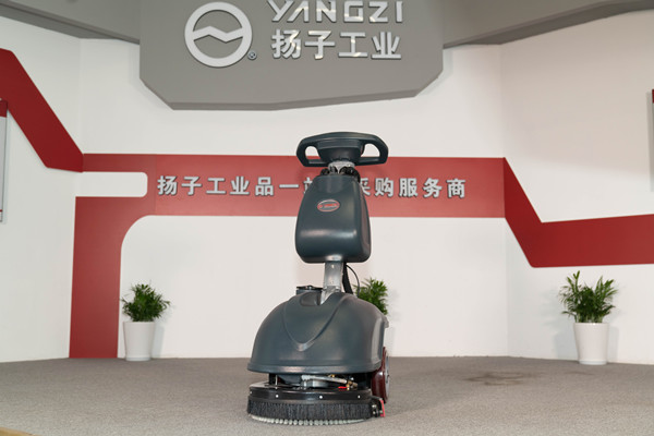 購(gòu)買(mǎi)駕駛式洗地機(jī)如何選擇洗地機(jī)廠家