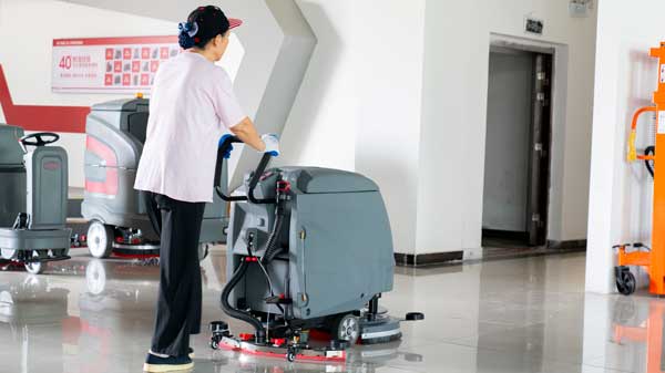 洗地機(jī)的結(jié)構(gòu)及工作原理(圖2) 揚(yáng)子洗地機(jī)